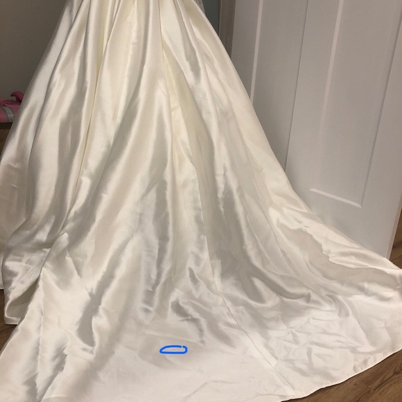 Mikado silk wedding dress NWOT - Picture 9 of 10